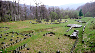 Vue générale du site de Sarmizegetusa Regia . © lysy@commons
