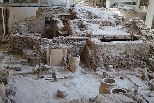  Akrotiri (Crète), maison et sa cuisine du XVIe s. av. J.-C. © Nicolas Garnier