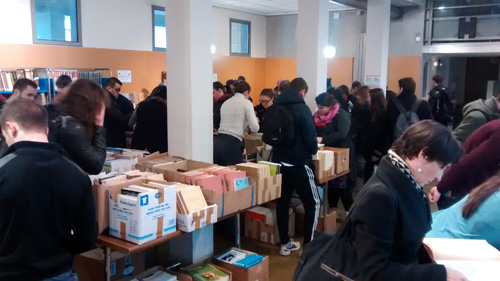 Braderie de livres à la MOM © Bibliothèque 