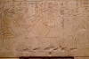 Le directeur des artisans, scribe et sculpteur Irtysen et ses enfants : stèle Louvre, DAE C 14, détail (XIe dynastie, v. 2025-2005). Cliché L. Postel