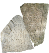Épitaphe fragmentaire d’un centurio décédé à Sucidava (Dacie Ripuaire), dont les deux morceaux jointifs sont conservés dans des musées différents, de Bucarest (IAB, inv. n° L 1086) et Craiova (inv. n° I 5596) (clichés Dan Dana). Épitaphe fragmentaire d’un centurio décédé à Sucidava (Dacie Ripuaire), dont les deux morceaux jointifs sont conservés dans des musées différents, de Bucarest (IAB, inv. n° L 1086) et Craiova (inv. n° I 5596) (clichés Dan Dana)