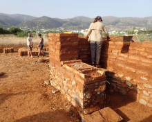 Bâtiment expérimental en cours de construction à Malia, Crète, 2023 (M. Pomadère / EFA)