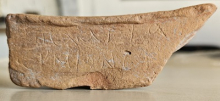 Image de « Pélagia à Hermionè ». Billet sur tesson, IIIe s. ap. J.-C. Inv. SMYRNA.5346. Tout droit réservé.