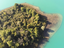 La chapelle de la Grande Île du lac d'Aiguebelette (Quentin Burgunter-Delamare) La chapelle de la Grande Île du lac d'Aiguebelette (Quentin Burgunter-Delamare)