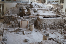 Akrotiri (Crète), maison et sa cuisine du XVIe s. av. J.-C. © Nicolas Garnier Akrotiri (Crète), maison et sa cuisine du XVIe s. av. J.-C. © Nicolas Garnier