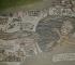 La mosaïque du hall de la Bibliothèque de la MOM reproduit à l’identique une partie du pavement d’une église byzantine du site de Madaba, en Jordanie © MOM