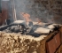 Cuisson céramiques dans un four reconstitué à Saint-Romain-en-Gal à l’occasion des Journée Gallo-Romaine organisé par le musée de saint Romain (Juin 2019) © Valérie Merle, laboratoire ArAr